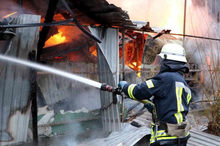 На Харьковщине спасатели вытащили из огн…
