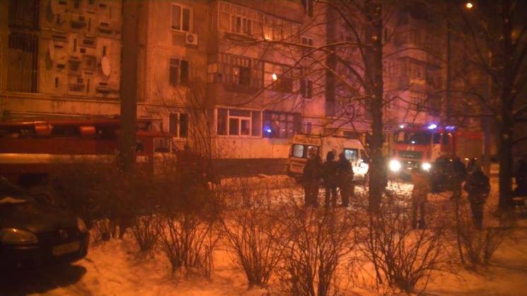 В Харькове из горящей многоэтажки эвакуи…