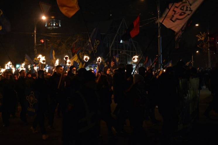 В Одессе прошло факельное шествие национ…