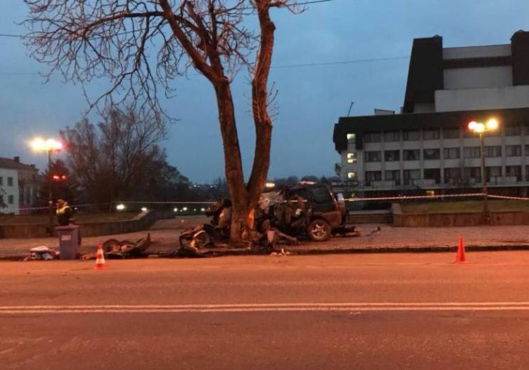 В центре Ужгорода в ДТП погибли трое сту…