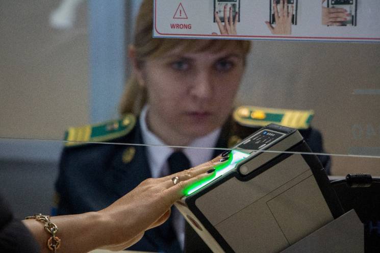 Россияне добровольно сдают биометрику на…