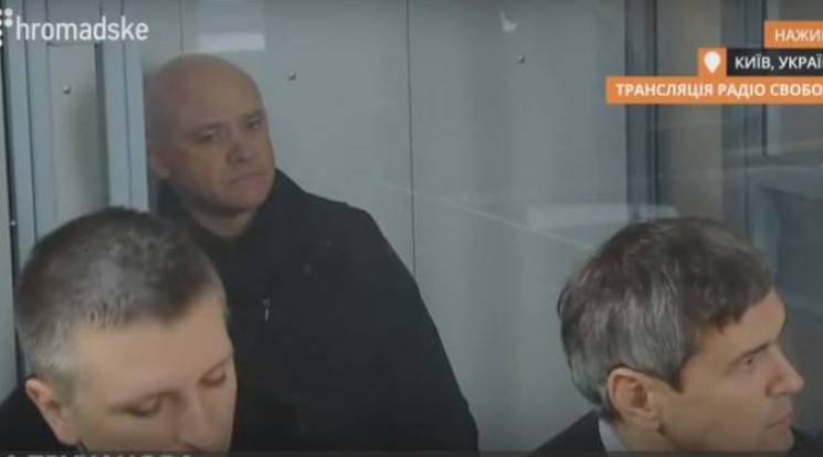 У суді Києва Труханова посадили в "аквар…