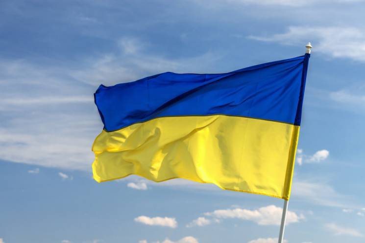 Встановлювати флагшток у столиці України…