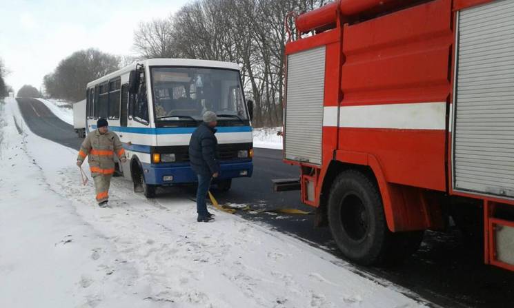 На Тернопільщині застряг автобус з пасаж…