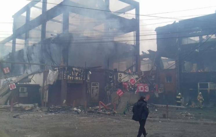 На Росії згоріли два торгових центри (ФО…