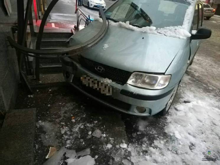 В центре Харькова пьяный водитель врезал…