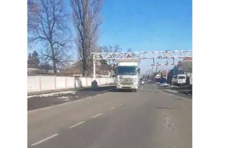 Курьез на дороге: В Мукачево грузовик за…