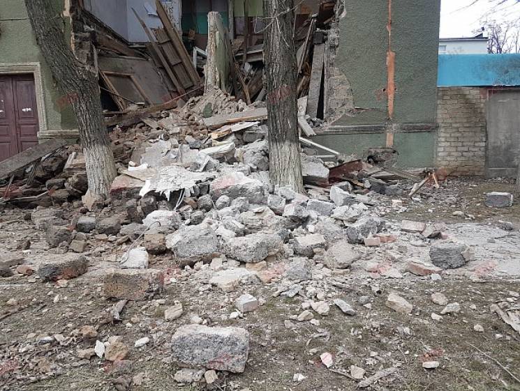 На Запорожье обрушилось здание бывшего п…