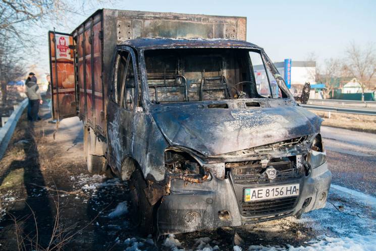 На виїзді з Дніпра вантажівка вигоріла в…