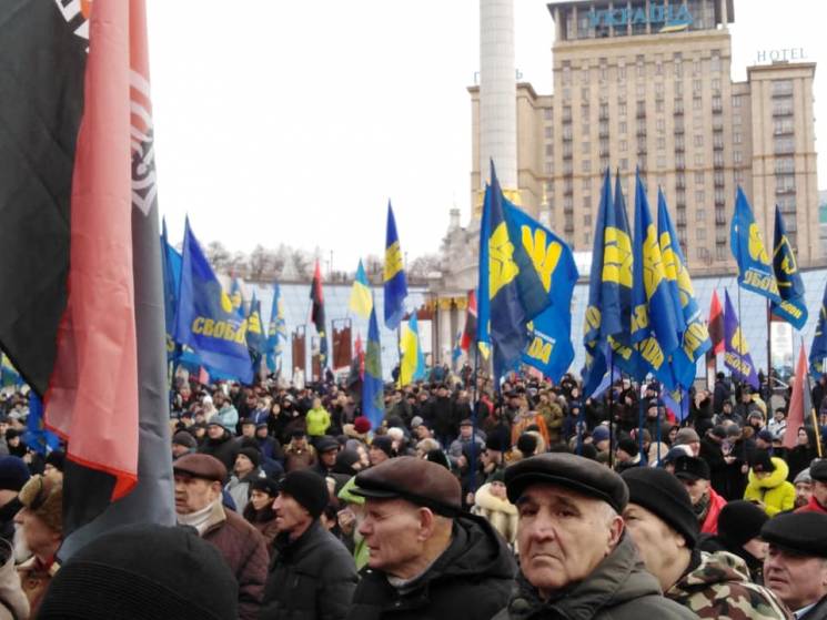 В Киеве националисты собрали вече за "чи…