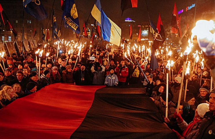 Тисячі демонстрантів у Києві вшанували п…