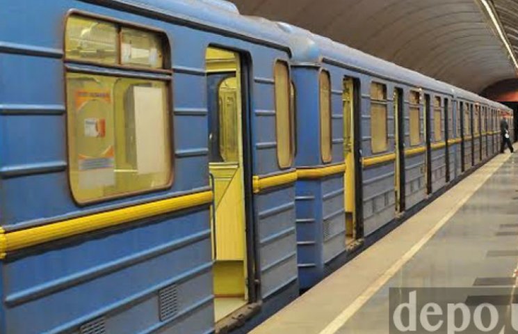 У київському метро на рейки впала підліт…