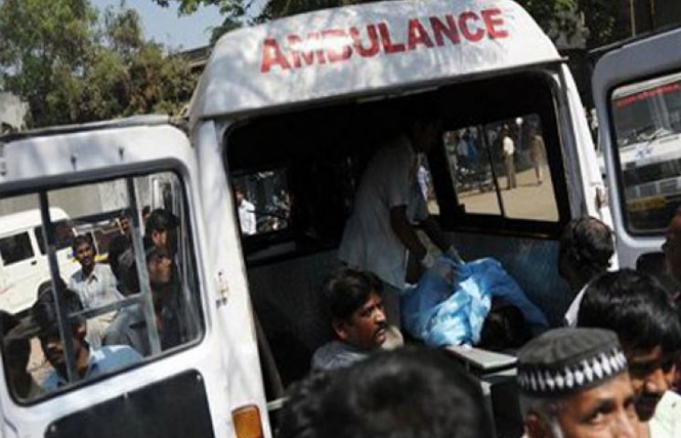 В Індії пасажирський автобус зірвався в…