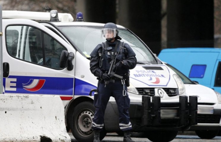 Во Франции террористы захватили заложник…