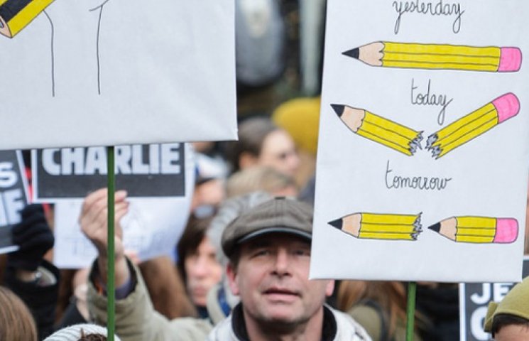 Charlie Hebdo снова напечатает карикатур…