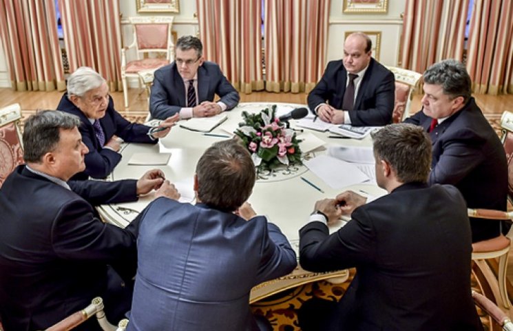 Сорос на встрече с Порошенко призвал не…