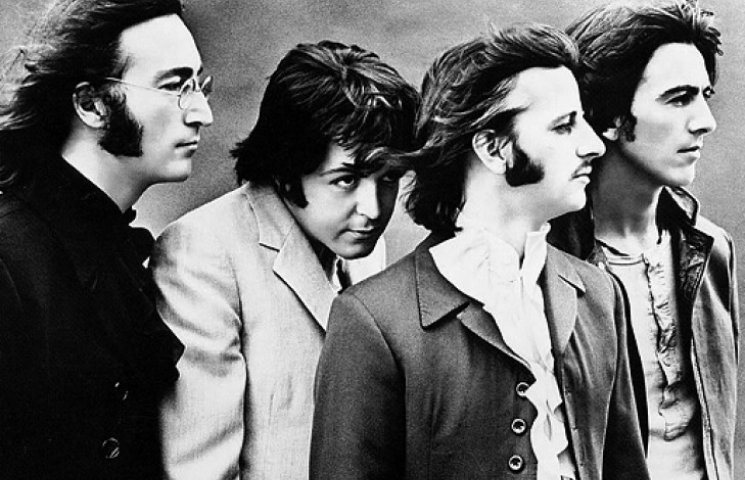 Вокалисты The Beatles о задницах, микроф…