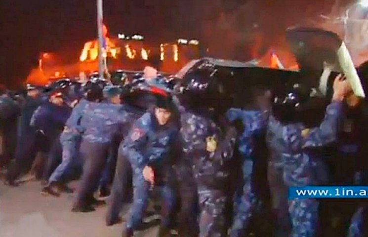 В Армении начались столкновения полиции…