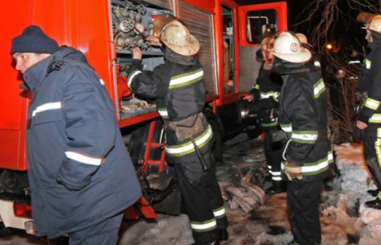 В Киеве пожар уничтожил склад крупнейшег…
