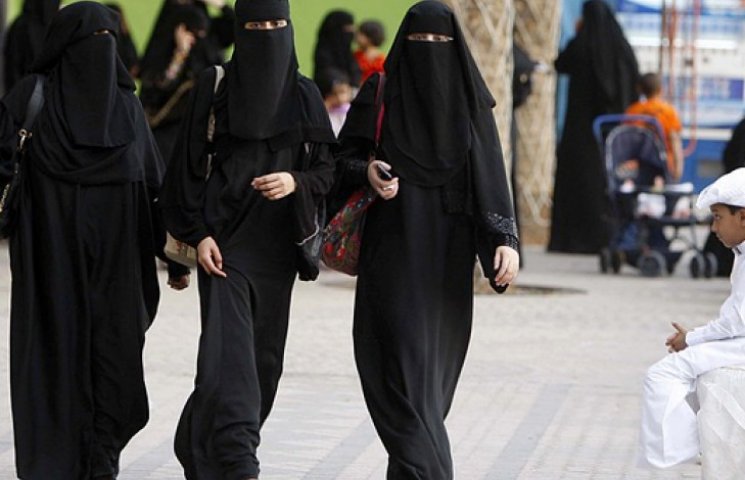 Треть жительниц Саудовской Аравии – неза…