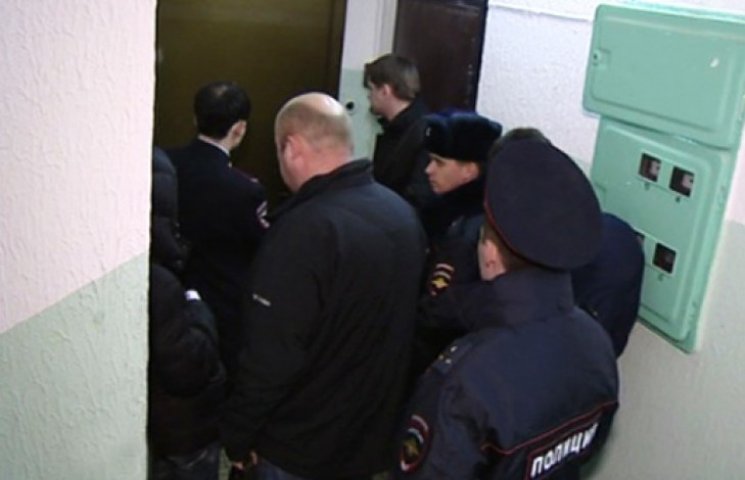 В России полиция нашла в квартире три дв…