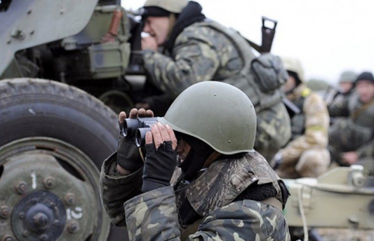 Украинские военные ведут артиллерийский…