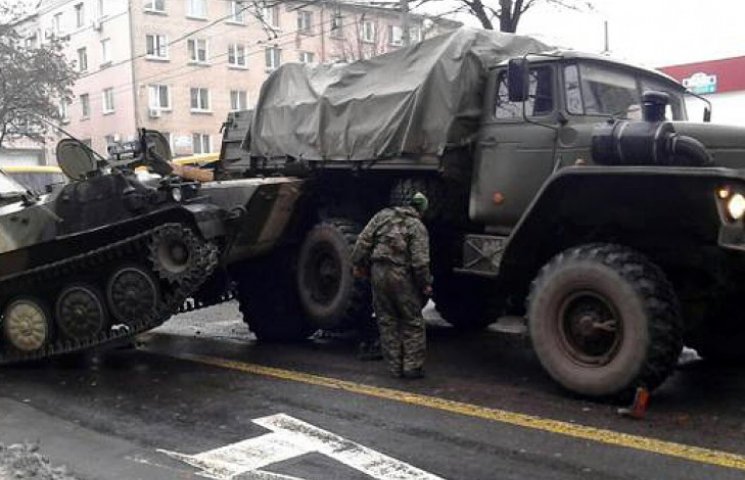 В Донецке очевидцы сняли, как боевики на…