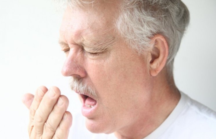 Медики советуют кашлять и чихать в рукав…