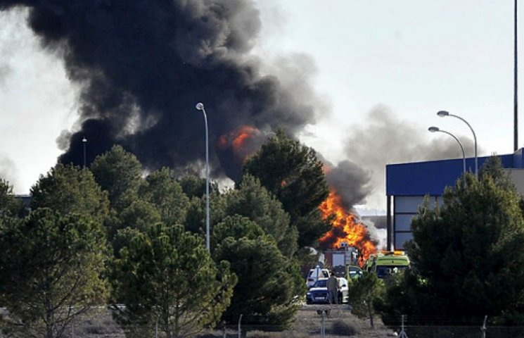 В Испании на базе НАТО упал истребитель:…
