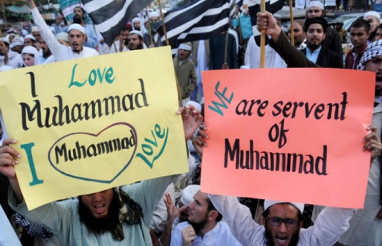 У Пакистані противники Charlie Hebdo роз…
