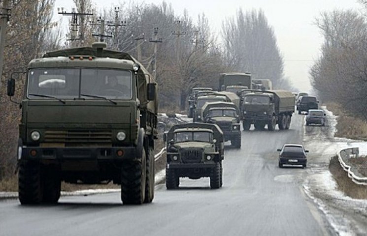 Возле Донецка замечены колонны военной т…