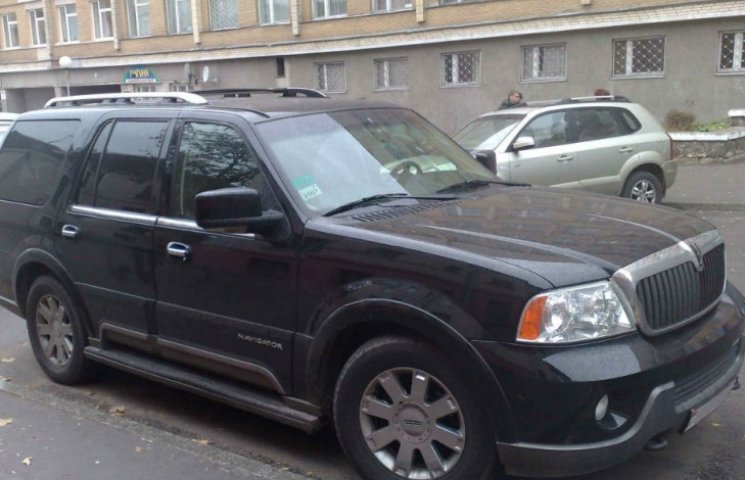 У Києві пограбували джип Lincoln з $50 т…
