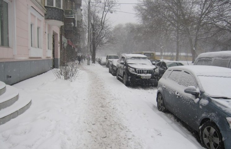 Снегопад в Одессе привел к заторам в гор…