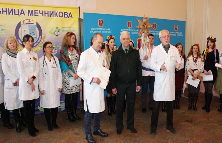 У Дніпропетровську лікарі заспівали коля…