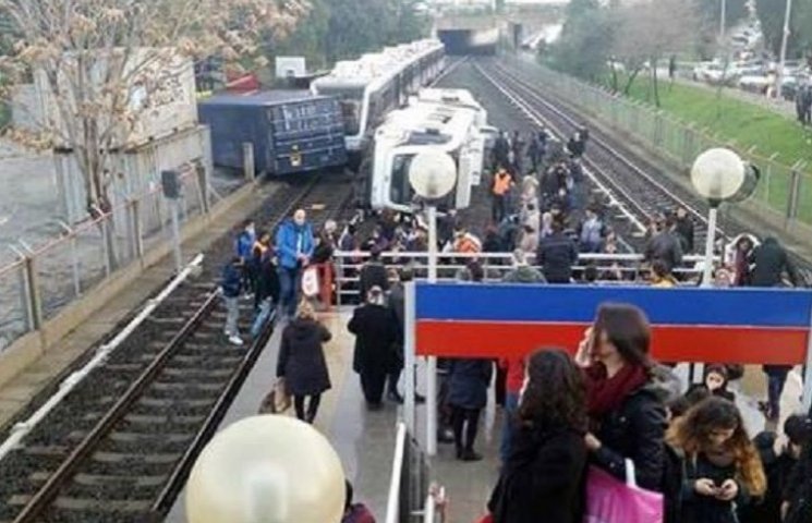 У Туреччині перекинувся вагон метро…