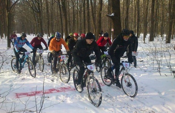 Вінничани влаштували зимову велогонку…