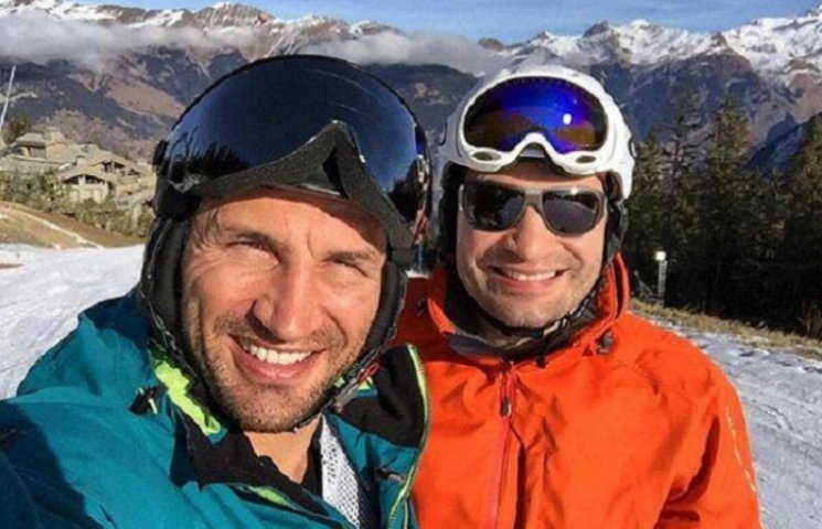 Братья Кличко устроили лыжную дуэль…