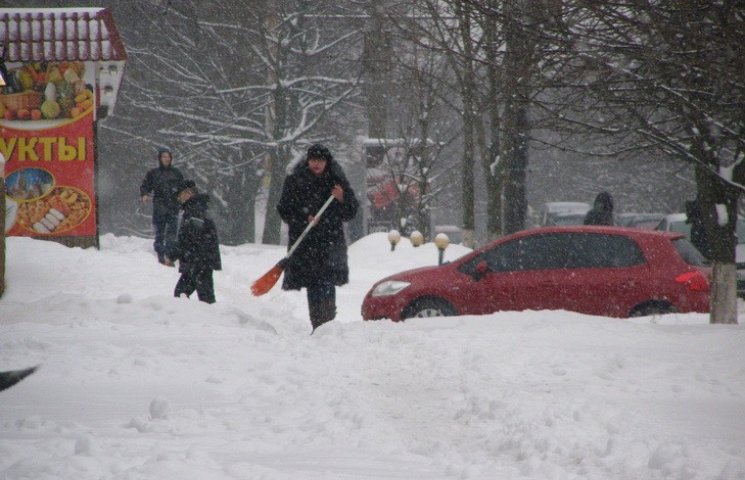 Дніпропетровськ засипає снігом…