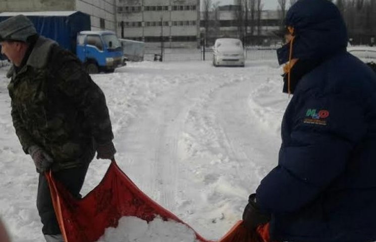 Полтавці самотужки чистять сніг…