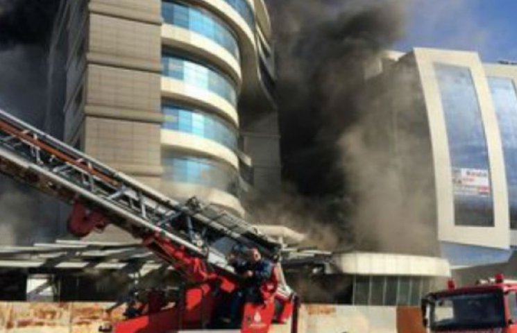 Як палає готель у Стамбулі (ВІДЕО, ФОТО)…