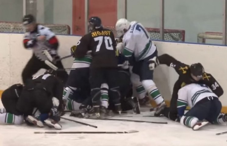Російські хокеїсти перетворили матч у "л…