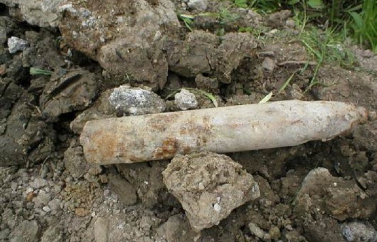 У Хмельницькому знайшли снаряд біля залі…