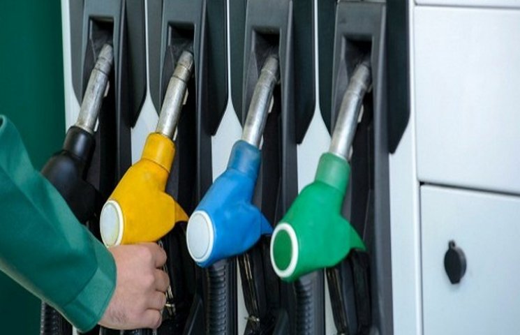 Бензин в США став дешевшим за воду…