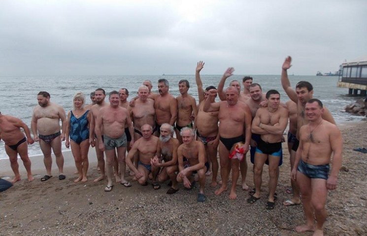 Десятки “моржів” пірнули в Азовське море…