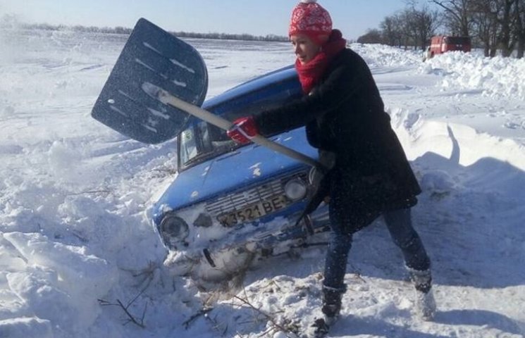 На Одещині Гайдар з лопатою рятує людей…