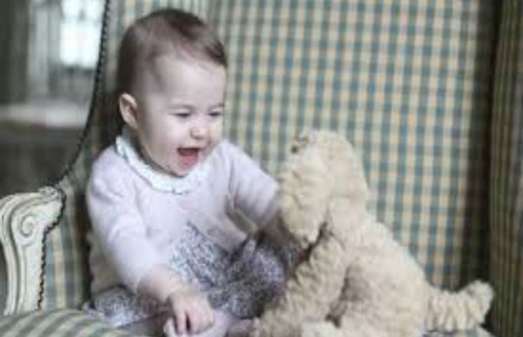 8-місячна принцеса Шарлотта стала найвпл…