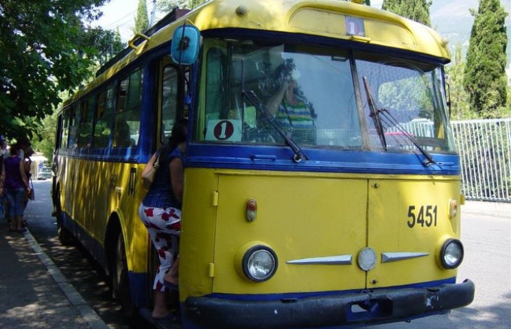 Рух міжміських тролейбусів в окупованому…
