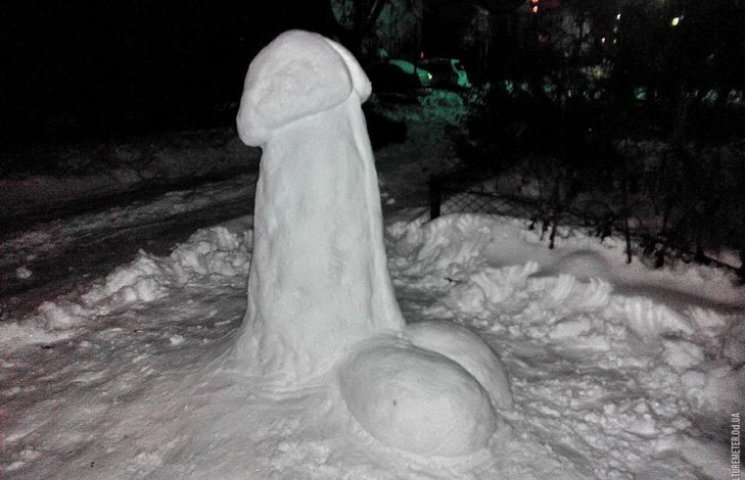 В Одессе построили огромный снежный пени…
