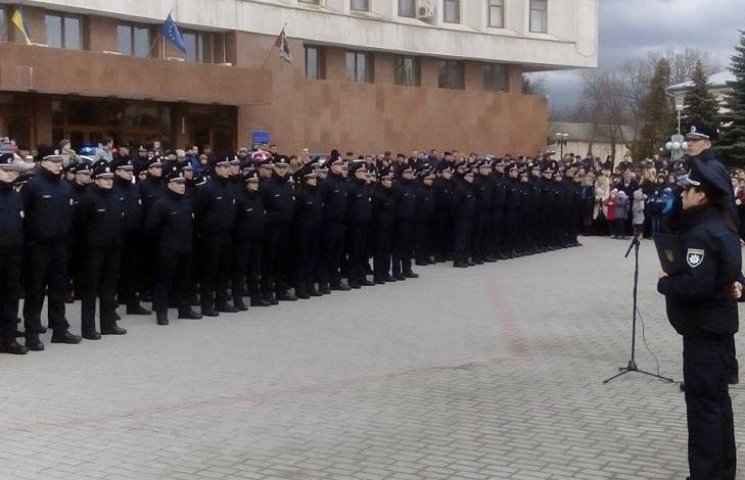 Нові поліцейські Івано-Франківська склал…