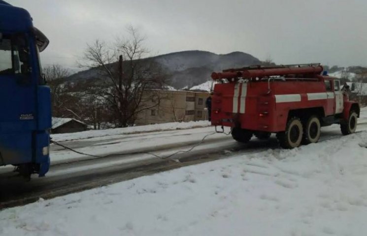 Непогода на Закарпатье: Спасатели отбукс…